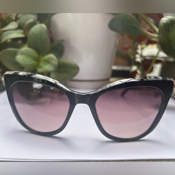 Ted Baker London Accessories - 🔥 MOVING SALE Ted Baker London Women's Cat Eye Sunglasses NWOT